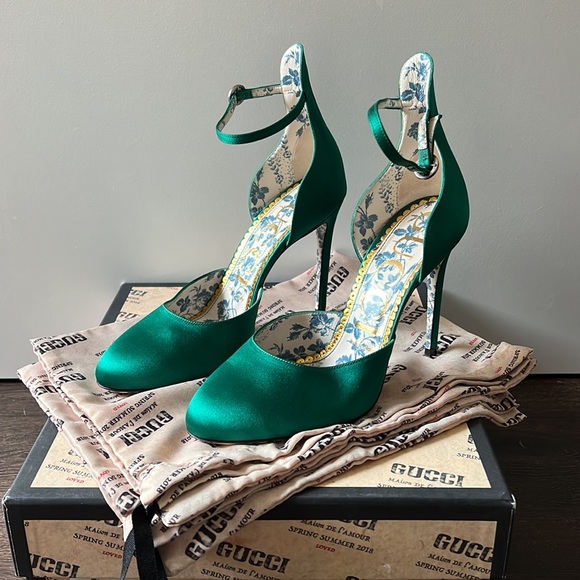 Gucci Crystal Embellishments D’Orsay Pumps - size 38 - worn once - Picture 4 of 5